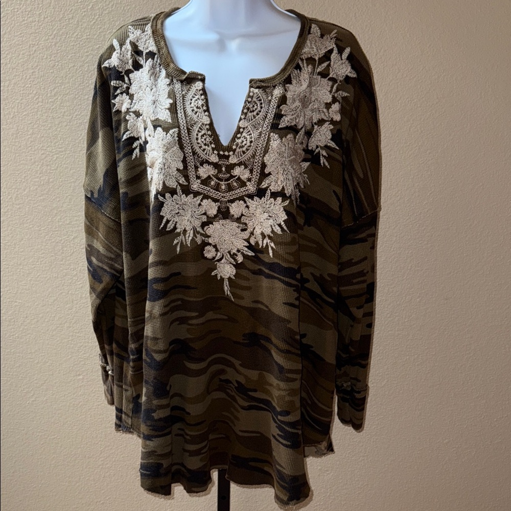 Johnny Was Christina Camouflage Long Sleeve Top with Floral Embroidery Size 1X